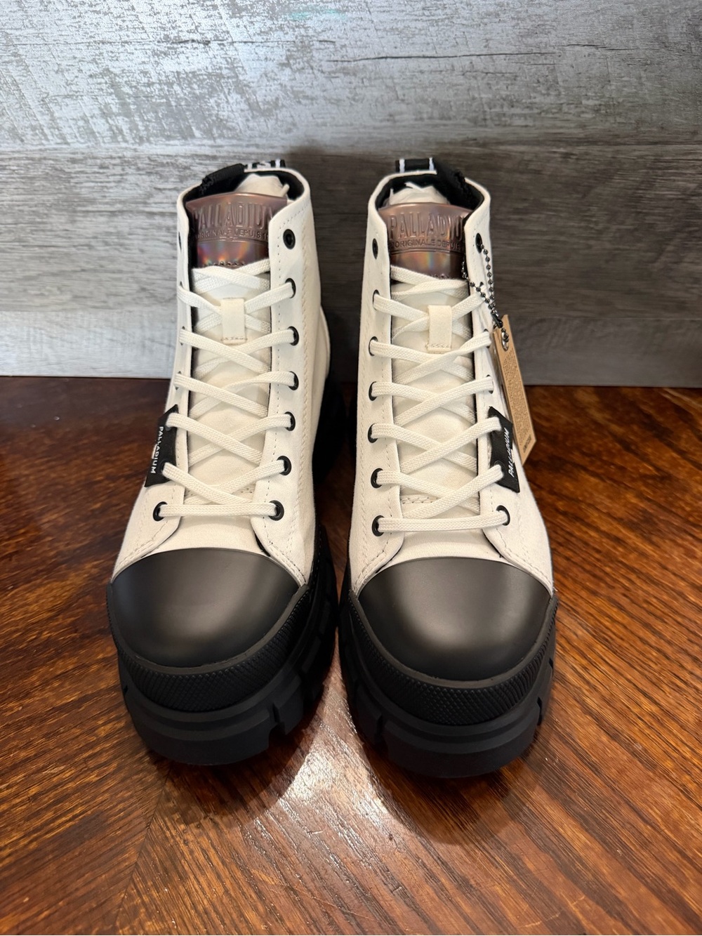 NIB Women Palladium Revolt Hi TX Boots Star White Black Platform Chunky Sz 7.5 - Picture 3 of 12